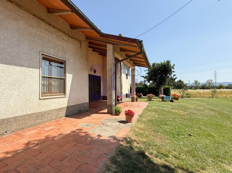 casa indipendente in vendita ad Arezzo in zona Pescaiola