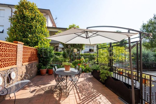 casa indipendente in vendita ad Arezzo in zona Zona La Pace