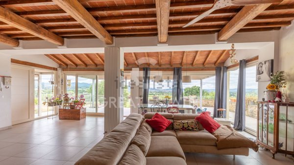 casa indipendente in vendita ad Arezzo