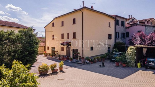 casa indipendente in vendita ad Arezzo in zona San Giuliano