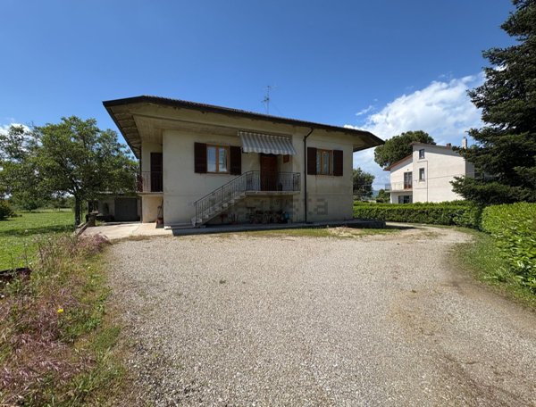 casa indipendente in vendita ad Arezzo in zona Chiassa-Tregozzano
