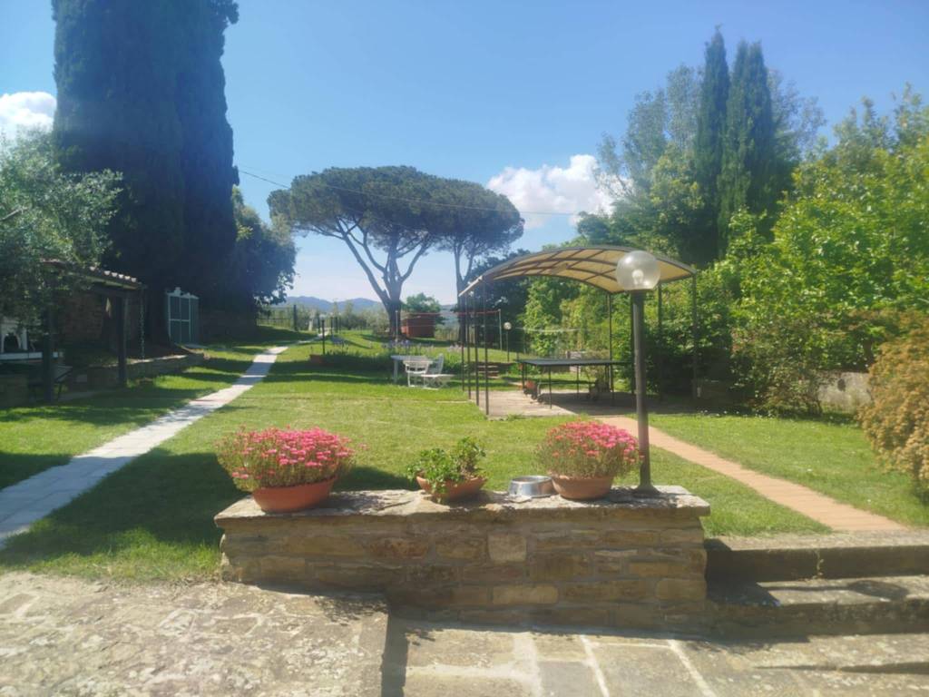 casa indipendente in vendita ad Arezzo in zona Antria