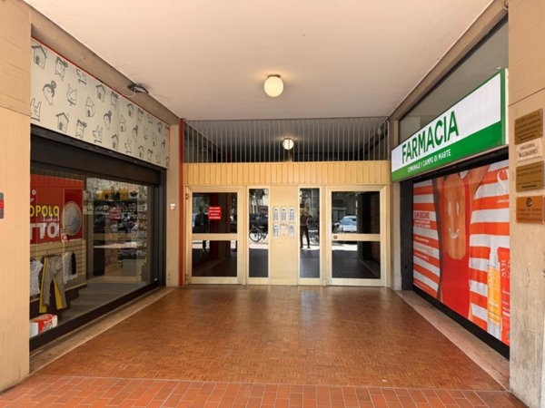 locale commerciale in vendita ad Arezzo