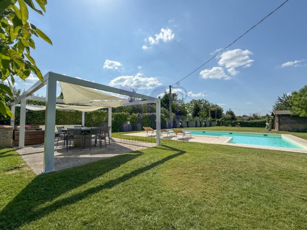 casa indipendente in vendita ad Arezzo in zona Agazzi