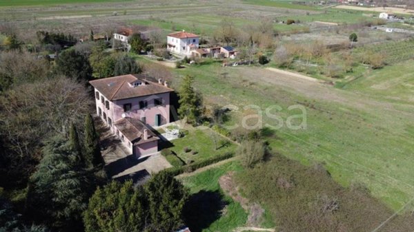 casa indipendente in vendita ad Arezzo in zona Frassineto