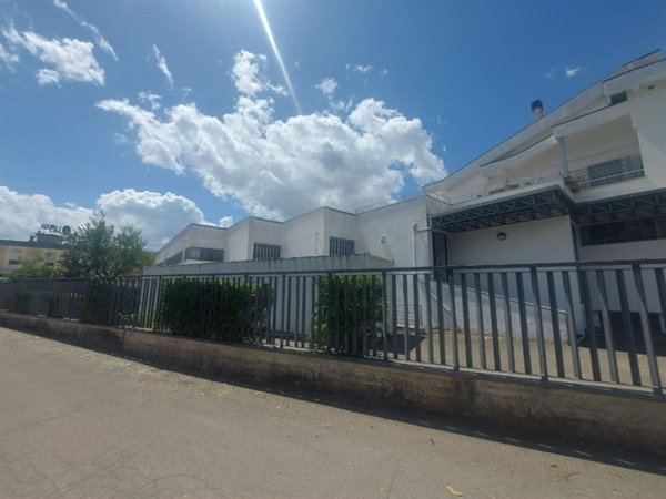 locale commerciale in vendita ad Arezzo in zona San Leo