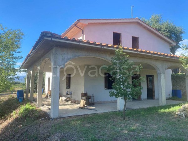 casa indipendente in vendita ad Arezzo in zona Quarata