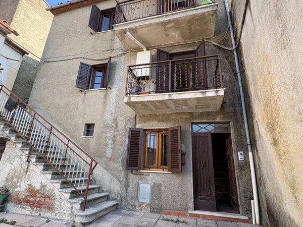 casa indipendente in vendita ad Arezzo in zona Fiorentina