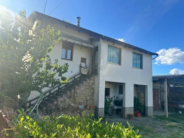 casa indipendente in vendita ad Arezzo in zona Puglia