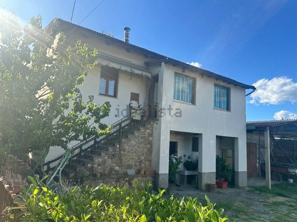casa indipendente in vendita ad Arezzo in zona Antria