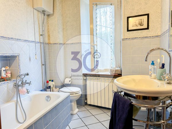 casa indipendente in vendita ad Arezzo in zona Stroppiello
