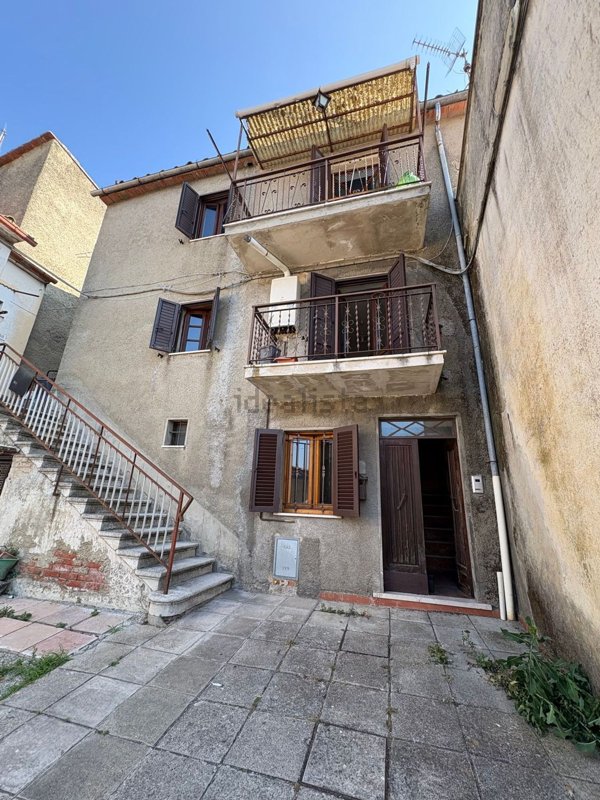 casa indipendente in vendita ad Arezzo in zona Pescaiola
