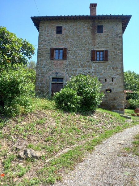 casa indipendente in vendita ad Arezzo in zona Puliciano