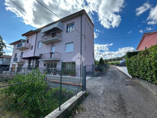 casa semindipendente in vendita ad Arezzo in zona Agazzi