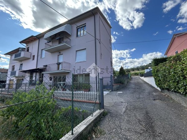 casa semindipendente in vendita ad Arezzo in zona Agazzi