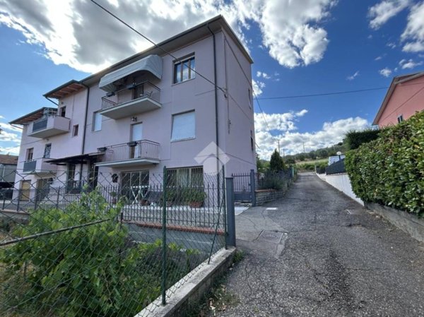 casa indipendente in vendita ad Arezzo in zona Olmo