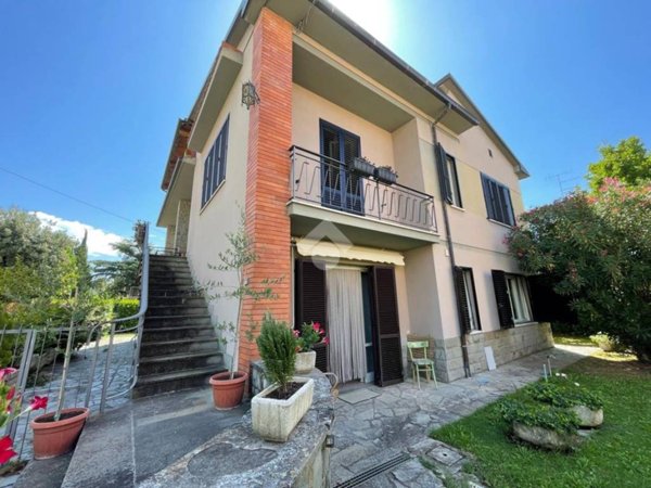 casa indipendente in vendita ad Arezzo in zona Ceciliano