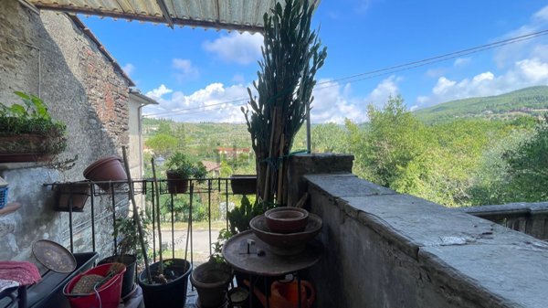 casa indipendente in vendita ad Arezzo in zona Chiassa-Tregozzano