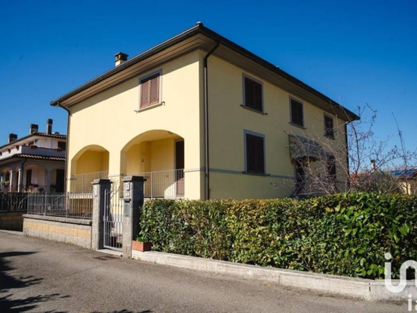 casa indipendente in vendita ad Arezzo in zona Quarata