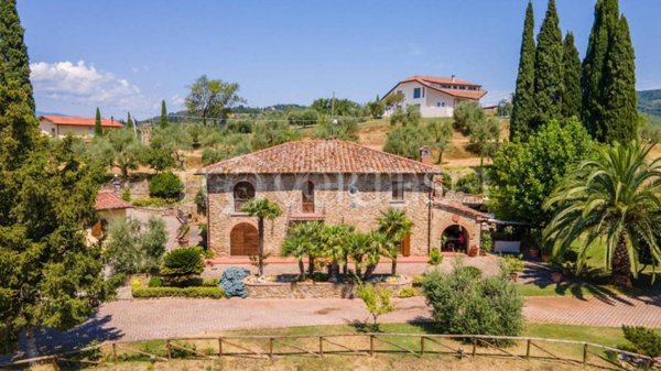 casa indipendente in vendita ad Arezzo in zona Ponte Alla Chiassa