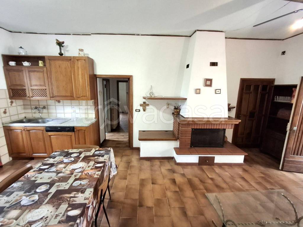 casa indipendente in vendita ad Arezzo in zona Olmo