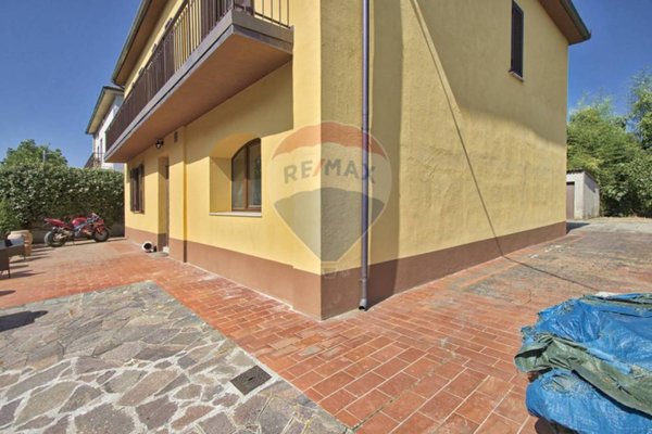 casa indipendente in vendita ad Arezzo in zona Chiani