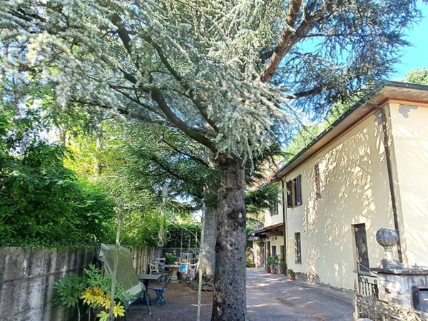 casa indipendente in vendita ad Arezzo in zona Quarata