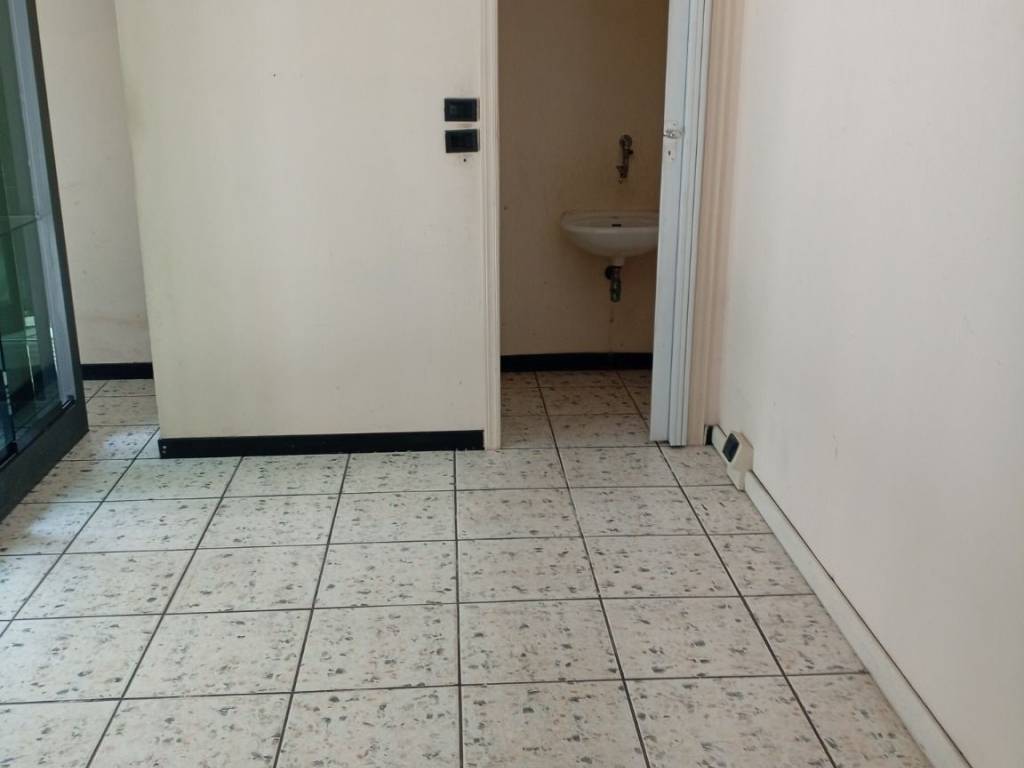 negozio in vendita ad Arezzo