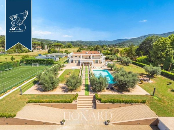 negozio in vendita ad Arezzo in zona Agazzi