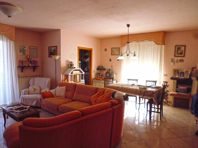 casa indipendente in vendita ad Arezzo in zona Rigutino