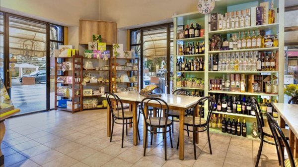 negozio in vendita ad Arezzo in zona Centro Città