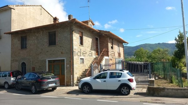 casa indipendente in vendita ad Arezzo in zona Rigutino