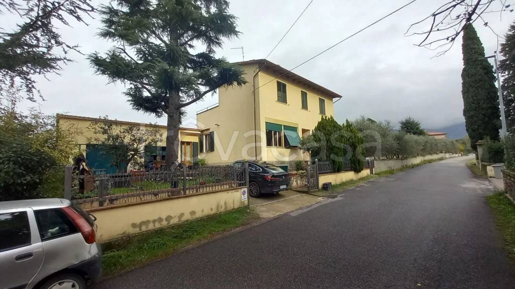 casa indipendente in vendita ad Arezzo in zona Rigutino