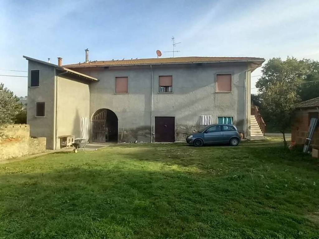 casa indipendente in vendita ad Arezzo in zona Puliciano