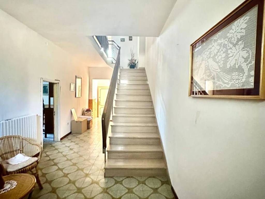 casa indipendente in vendita ad Arezzo in zona Puliciano