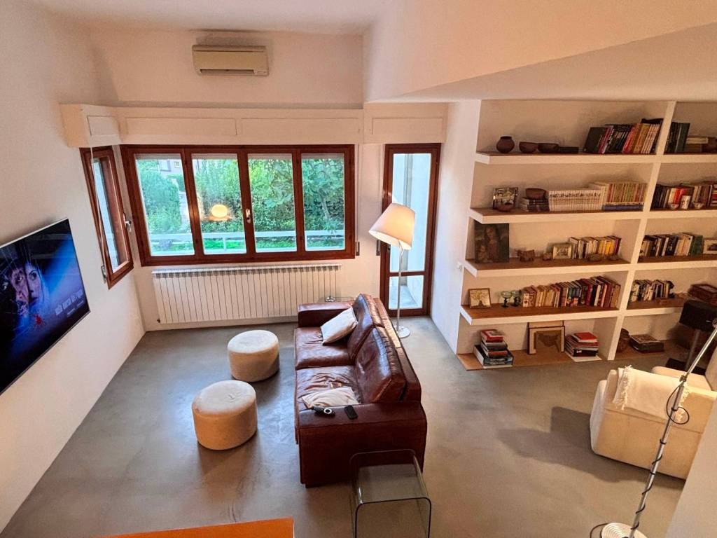 casa indipendente in vendita ad Arezzo in zona Staggiano