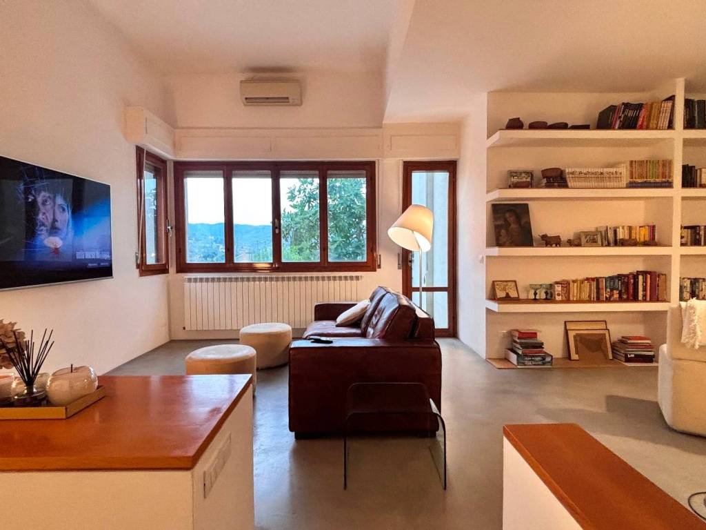 casa indipendente in vendita ad Arezzo in zona Staggiano