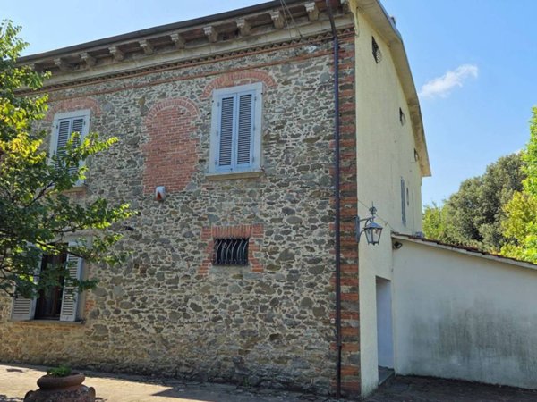 casa indipendente in vendita ad Arezzo in zona Ponte Alla Chiassa