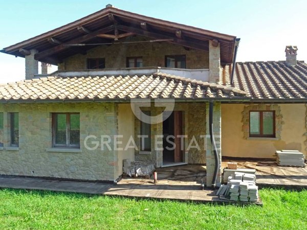 casa indipendente in vendita ad Arezzo in zona Agazzi