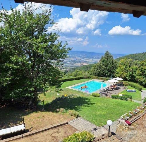 casa indipendente in vendita ad Arezzo in zona Puliciano