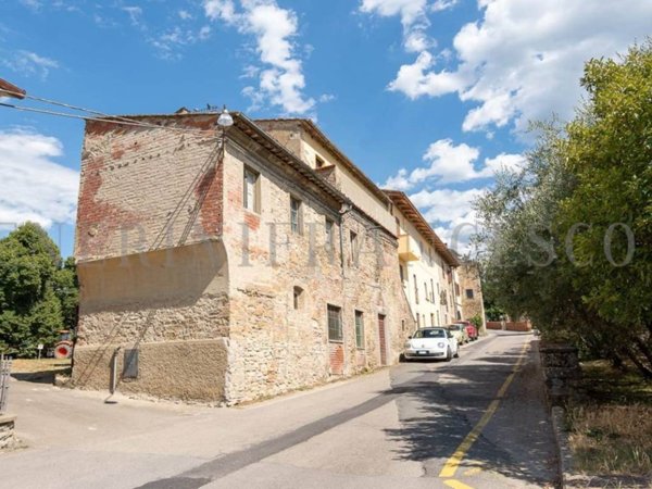 negozio in vendita ad Arezzo in zona Staggiano