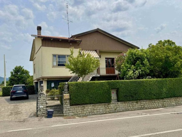 casa indipendente in vendita ad Arezzo in zona Campoluci