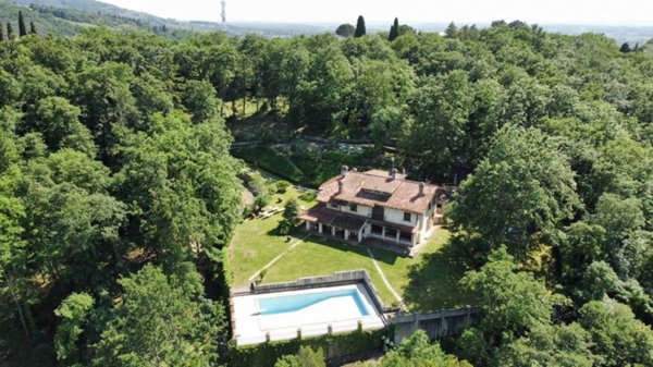 casa indipendente in vendita ad Arezzo in zona Zona La Pace