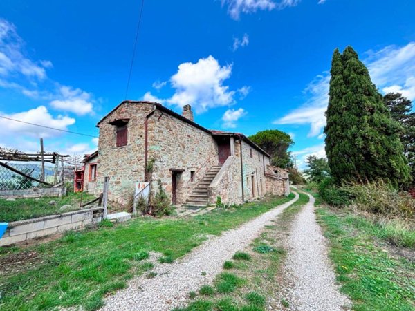 casa indipendente in vendita ad Arezzo in zona Palazzo del Pero