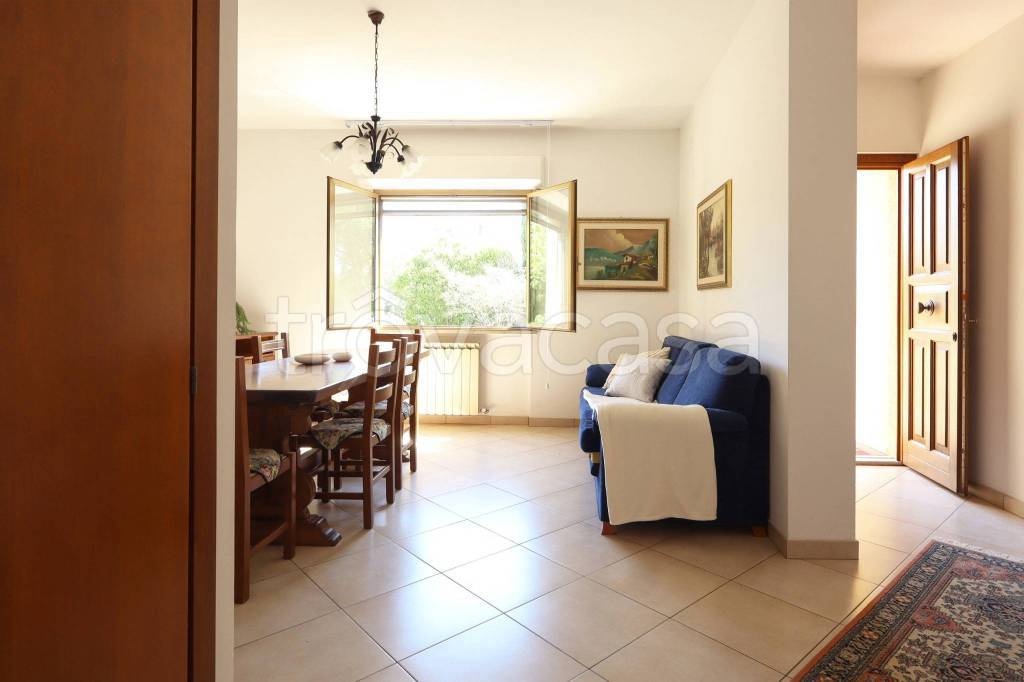 casa indipendente in vendita ad Arezzo in zona Frassineto