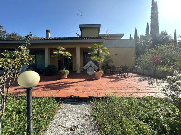 casa indipendente in vendita ad Arezzo in zona Bagnoro