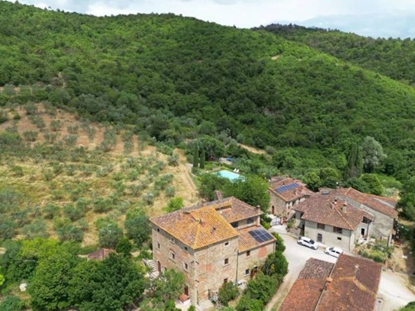 casa indipendente in vendita ad Arezzo in zona Fiorentina
