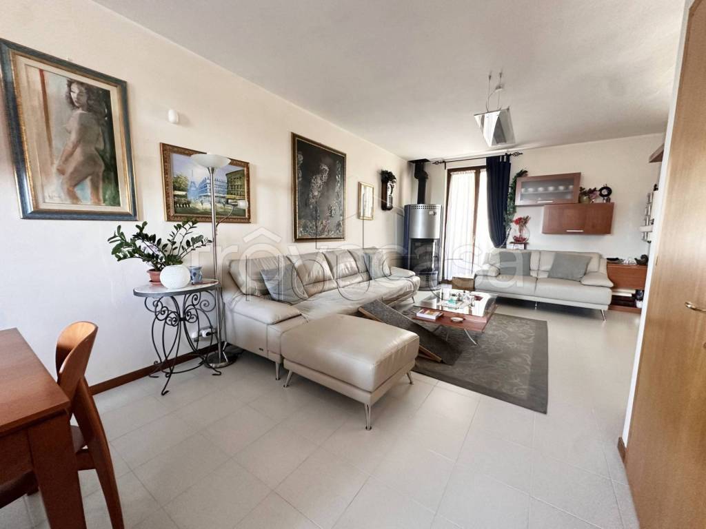 appartamento in vendita ad Arezzo in zona Rigutino