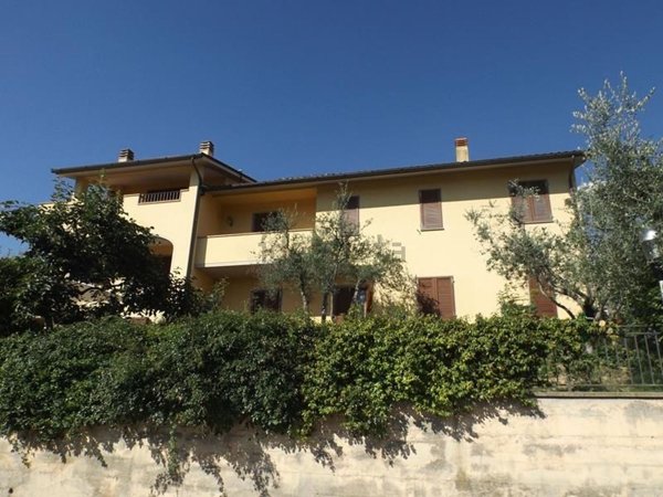 casa indipendente in vendita ad Arezzo in zona Staggiano