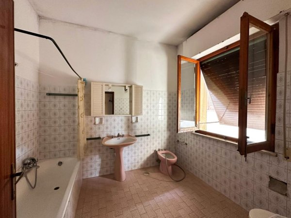 casa indipendente in vendita ad Arezzo in zona Pescaiola